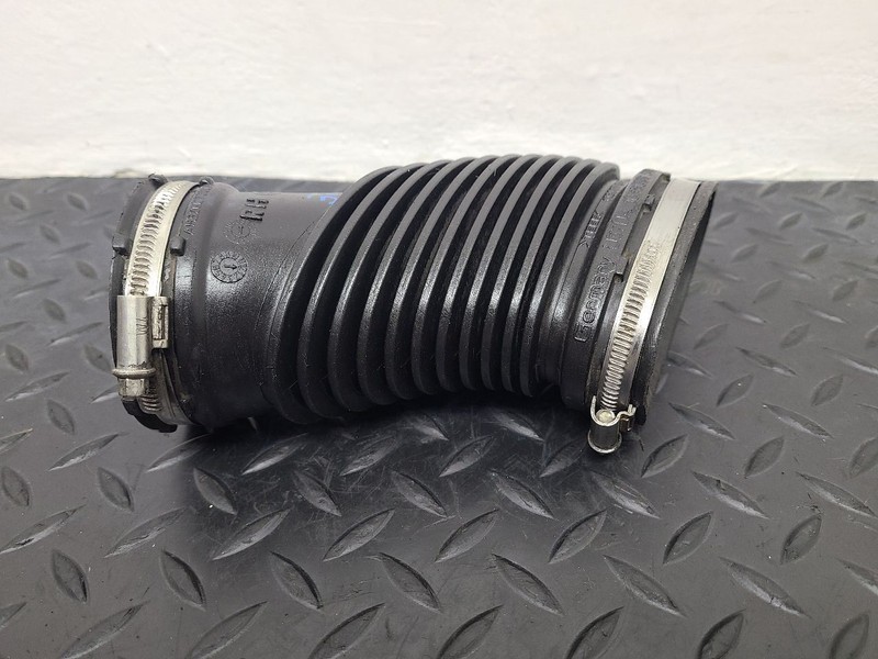 10-13 Range Rover Sport 5.0L Right Passenger Air Cleaner Tube Duct OEM LR023811