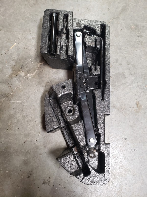 2016-2020 Kia Sorento Emergency Jack Kit Tool Foam OEM Genuine Donut .