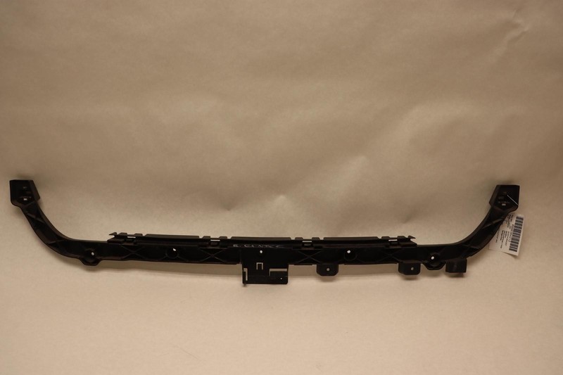 2014-2020 MASERATI QUATTROPORTE REAR CENTER BUMPER SUPPORT BRACKET RETAINER OEM