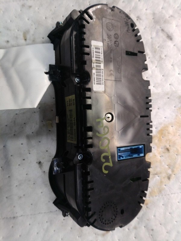 Used Speedometer Gauge fits: 2015 Volkswagen Jetta cluster multifunction display