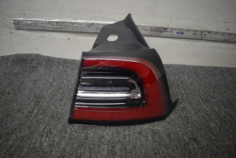 2017-2019 TESLA MODEL 3 RIGHT SIDE TAIL LIGHT FACTORY OEM