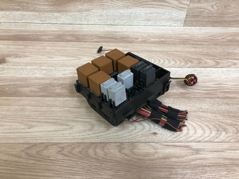 PORSCHE BOXSTER OEM FRONT SAM FUSE BOX RELAY FUSES HOLDER CARRIER 05-08 3