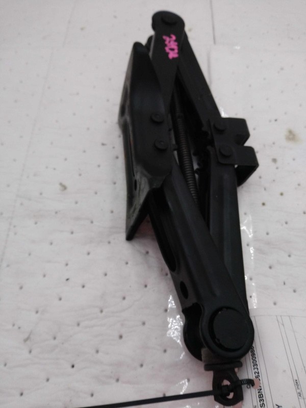 2018 Subaru Legacy Floor Jack 6372645 Used, 88000 Miles, White Color