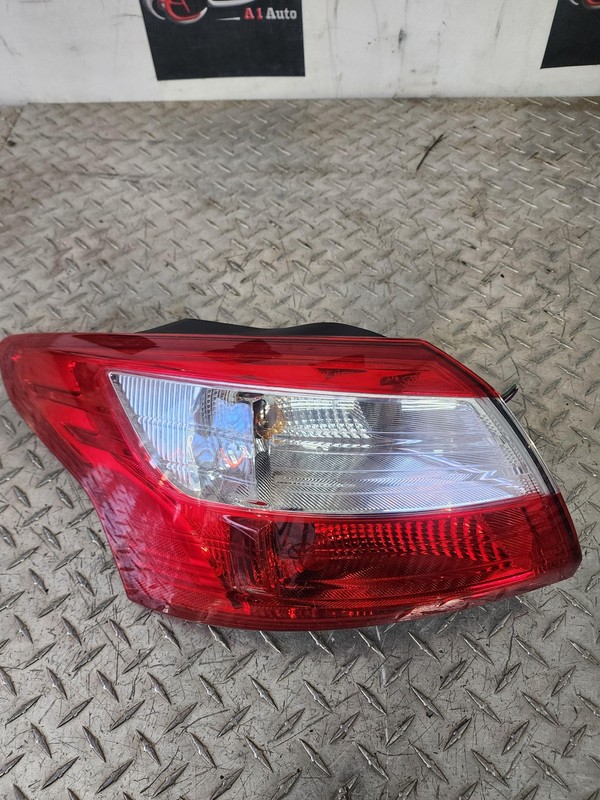 12-14 Ford Focus Rear Driver Left Tail Light Tail Lamp Oem Tested