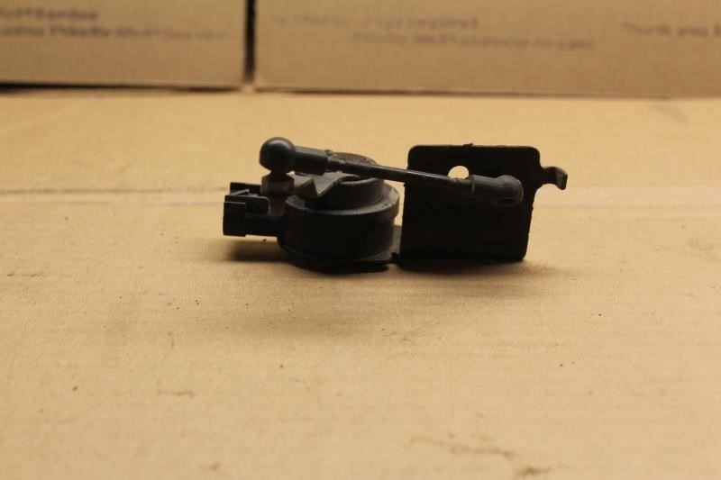 2017 2018 2019 CHEVROLET TAHOE RIGHT REAR RIDE HEIGHT LEVEL SENSOR 23152101