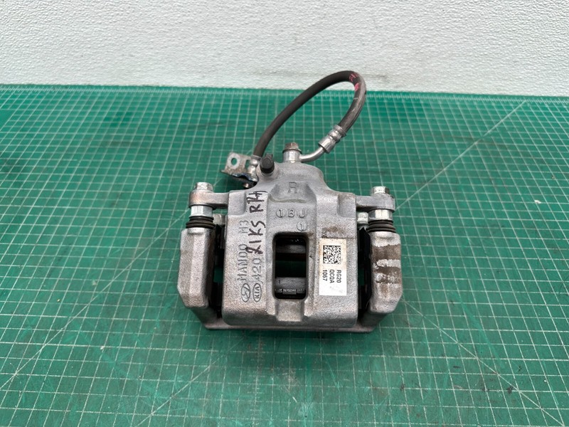 22-23 KIA STINGER - REAR RIGHT PASSENGER SIDE BRAKE CALIPER OEM