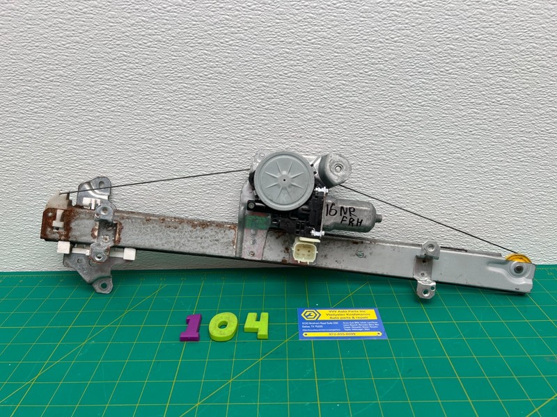 14-20 Nissan Rogue T32 FRONT RIGHT DOOR POWER WINDOW REGULATOR WITH MOTOR OEM