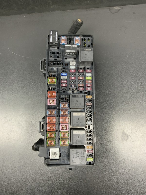 14-17 MASERATI GHIBLI M157 Q4 REAR RELAY FUSE BOX 670008598 OEM