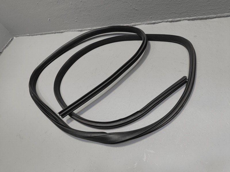 2021-2025 NISSAN ROGUE FRONT LEFT DRIVER SIDE DOOR BODY WEATHERSTRIP SEAL OEM