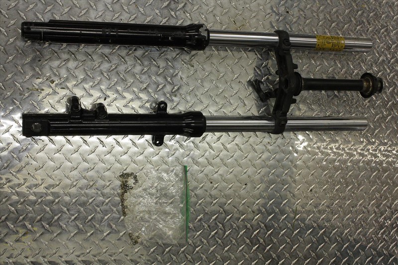 1995 KAWASAKI EX 500 NINJA FRONT FORK SUSPENSION LOWER TRIPLE TREE OEM EX500 95