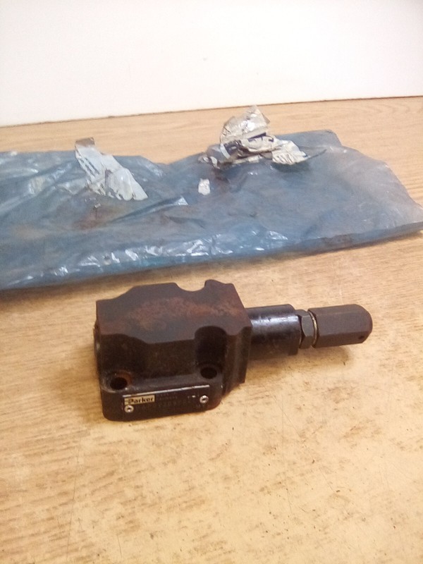 Parker DAFBV209P04E Hydraulic Bypass Valve "RUSTY"