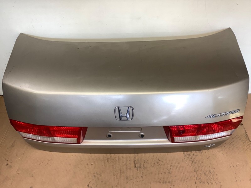 03-05 4Dr Sedan Trunk Lid Rear Hood Back Luggage Deck Door Lights Gold