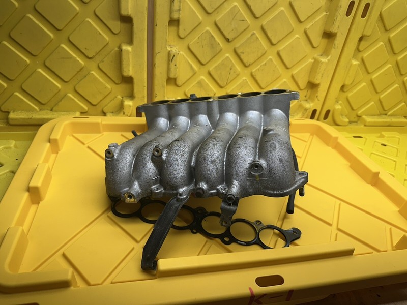 1996-2002 Toyota 4 Runner 3.4L 4CAM V6 6-Port Lower Intake Manifold OEM