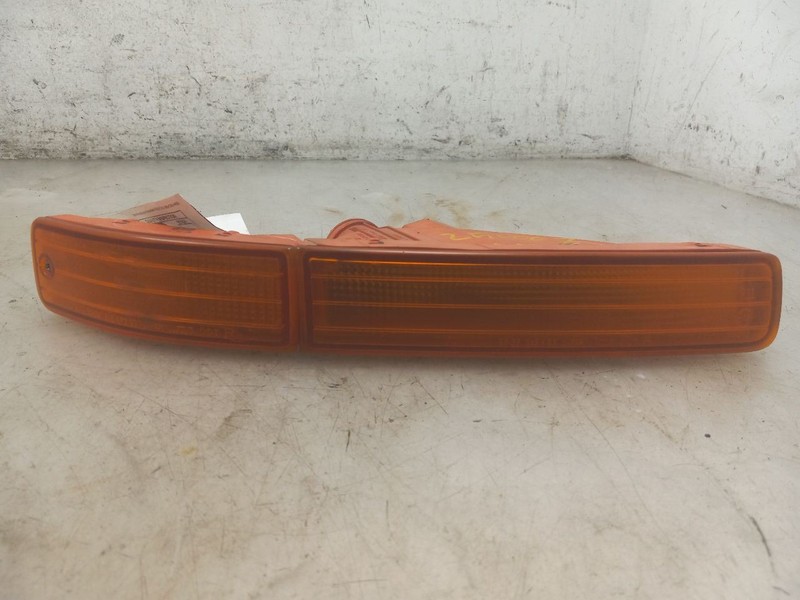 95 96 97 LEXUS LS400 DRIVER LEFT BUMPER MOUNTED CORNER LIGHT