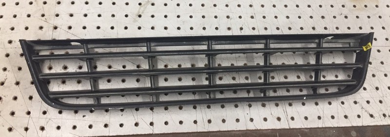 2006 - 2010 VOLKSWAGEN PASSAT Grille Lower Center 3C0-853-677