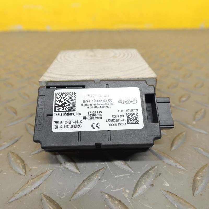 2016-2020 TESLA MODEL X TIRE PRESSURE MONITOR SYSTEM MODULE RECEIVER 103460100C