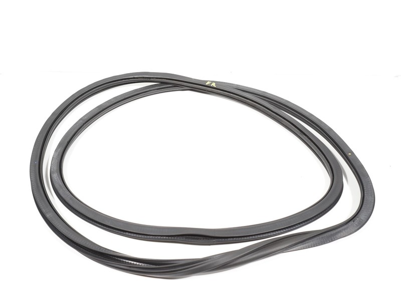 2017-2019 Audi Q7 4M Front Right Side Door Body Weatherstrip Seal OEM