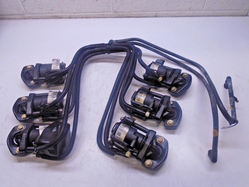 Z4 5004444 5004443 5001470 Evinrude 2000 Ficht Injectors & Manifold 200 HP
