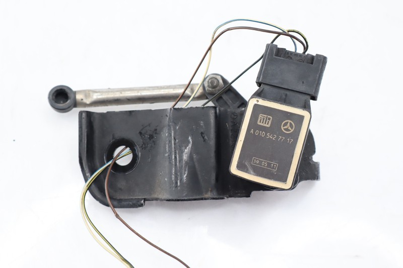 2007-2013 MERCEDES W221 S550 S500 S63 FRONT RIGHT SUSPENSION HEIGHT LEVEL SENSOR