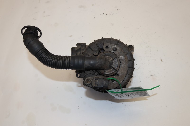 2008-2017 FREIGHTLINER CASCADIA 125 14.8L ENGINE OIL SEPARATOR HOUSING OEM