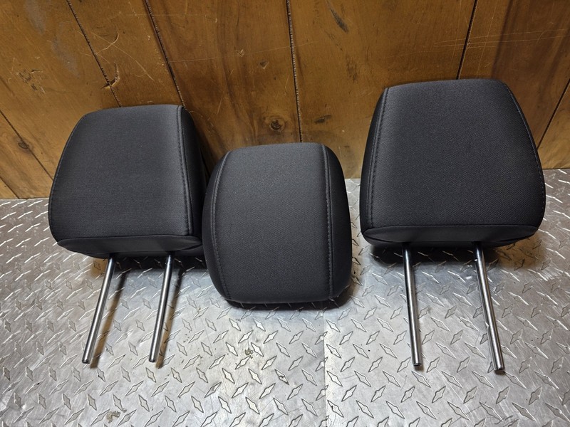 2011-201 Ford Fiesta Rear Headrests Very Clean Oem Tested