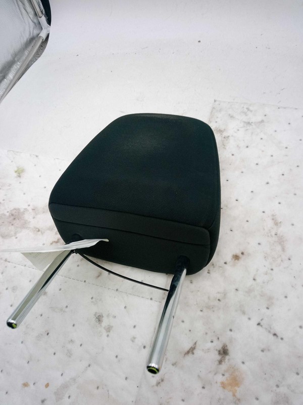 2018 Toyota RAV4 Headrest Silver Used OEM 2512189 87000 Miles