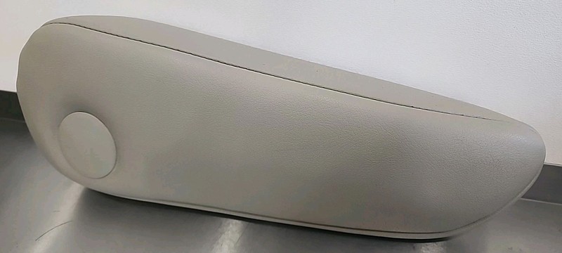 12 - 2020 Totoya Sienna 2 Row Left Rear Inner Armrest Gray Leather See Images LH