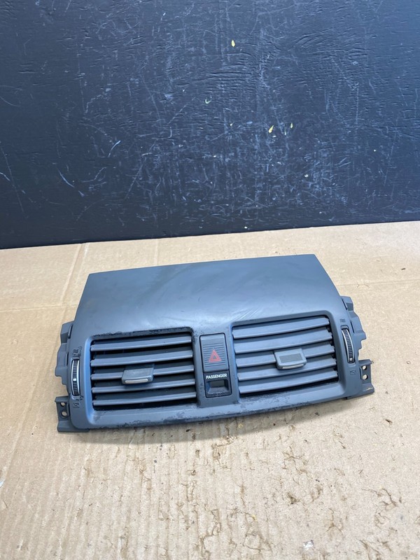 2009-2011 Kia Borrego Center Dash Hazard Air Vent Trim Panel 84740-2J50 AC4805DG