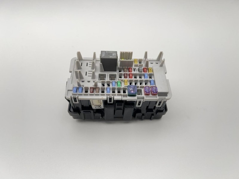2016-2018 CHEVROLET MALIBU CABIN FUSE BOX 64102