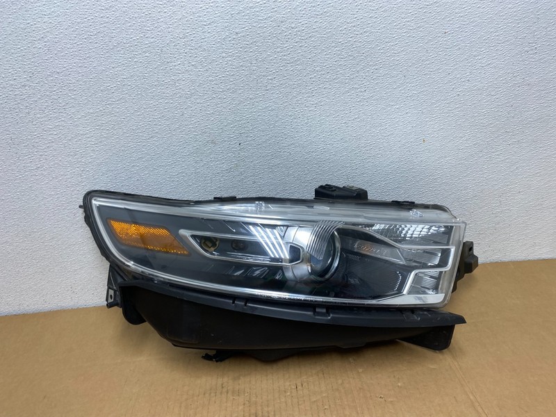 2013 to 2019 Ford Taurus Right Passenger RH Side Headlight Halogen OEM AC7521 DW