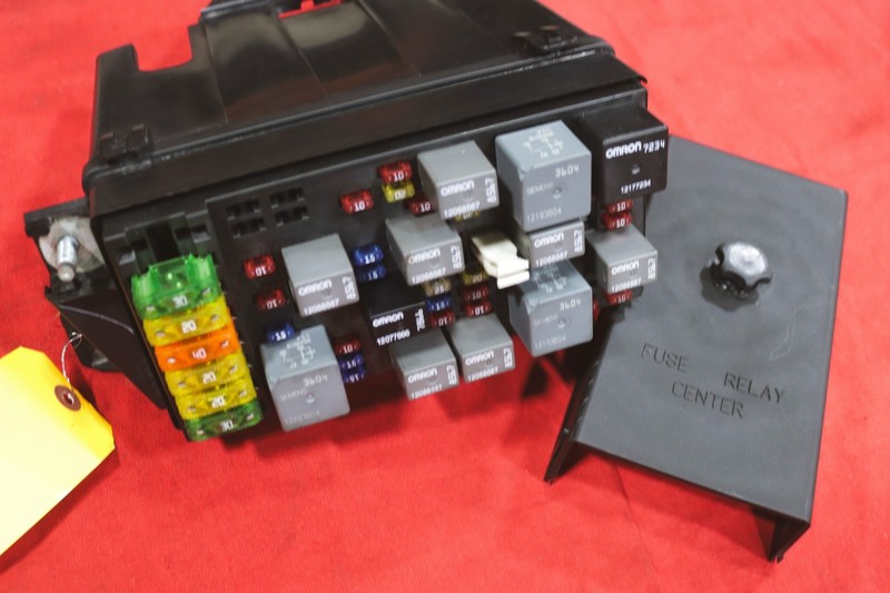 2000-2002 C5 Corvette Under Hood Fuse Box Block Relay Panel USED GM 15329394