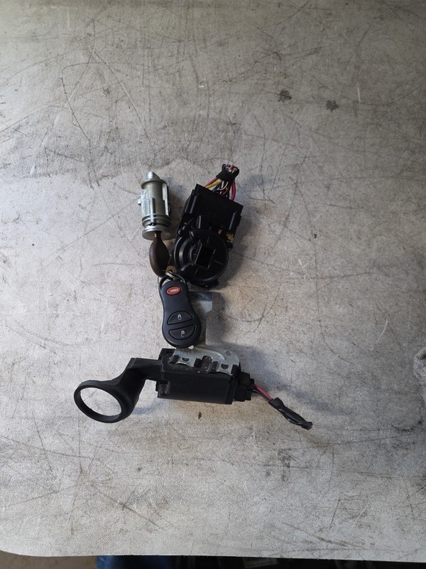 2001-2005 Chrysler PT Cruiser Ignition Cylinder Immobilizer Assy P04671676AE OEM