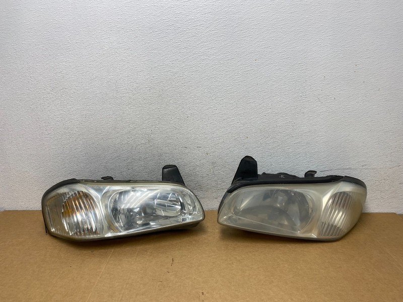 2000 to 2001 Nissan Maxima Left+Right Side Set Halogen Headlights AD5283 DW
