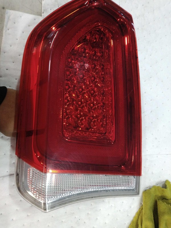 2018 Chrysler 300 Left Tail Light Assembly White 737263 Used 127K Miles