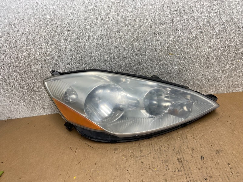 2006 to 2010 Toyota Sienna Right Passenger Rh Side Headlight Halogen Z8073 DW