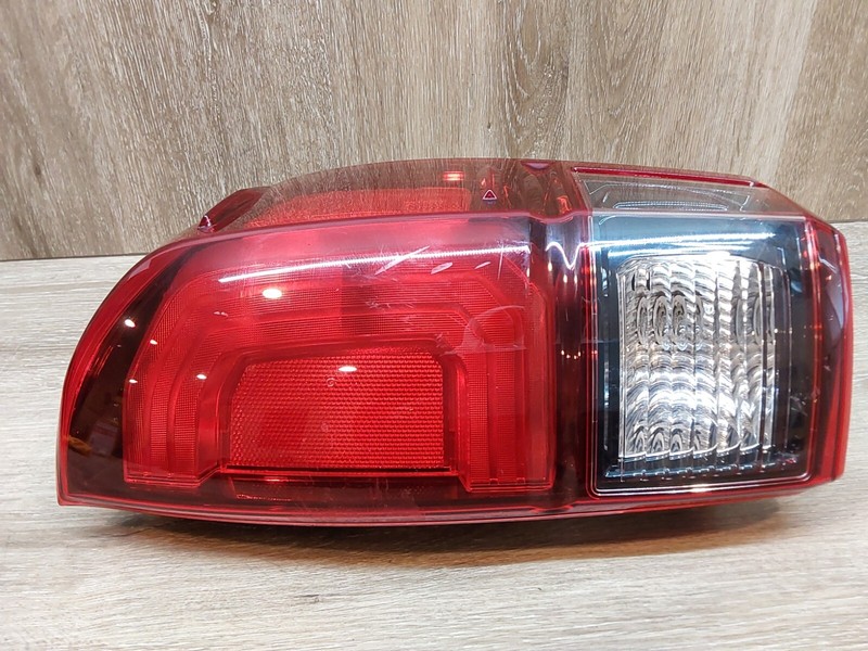2018-21 TOYOTA TACOMA RH TAIL LAMP ASSY OEM