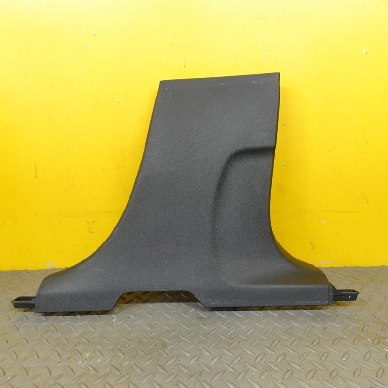 2019-2022 VOLVO XC40 RIGHT PASSENGER SIDE BOTTOM PILLAR TRIM BLACK OEM 31457497