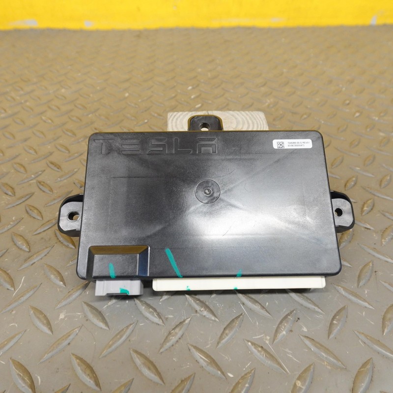 2016-2020 TESLA MODEL X REAR RIGHT DOOR CONTROL MODULE OEM 1045490-00-G