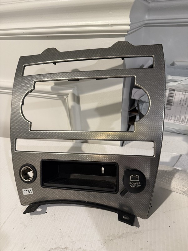 05-2007 Jeep Grand Cherokee A/C Heater Climate Control Bezel Trim Panel OEM USED
