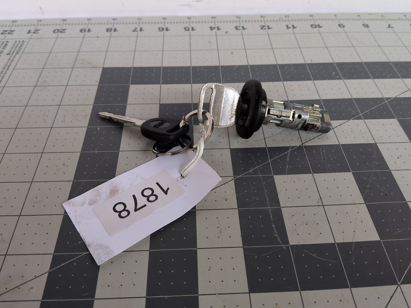 2003-2006 Chevrolet Tahoe Ignition CYLINDER Control Switch W/ Key OEM