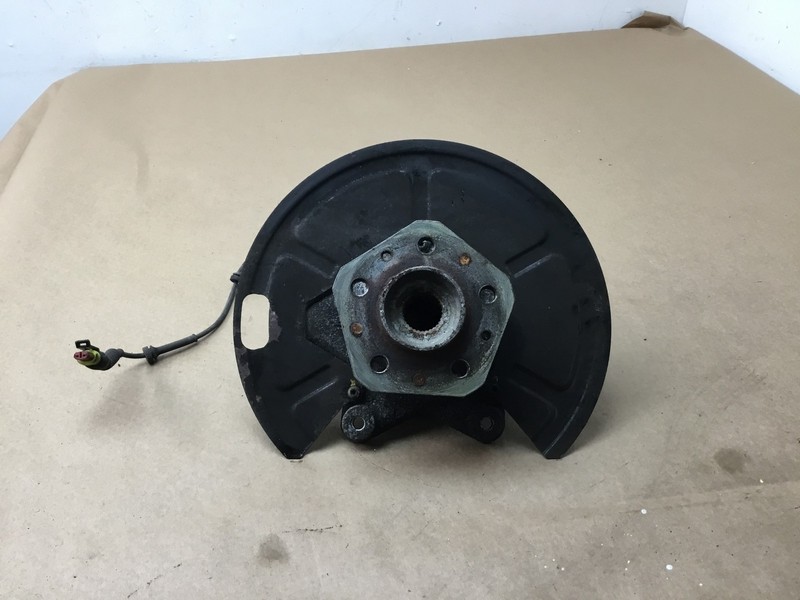 Maserati Coupe GT 2003 Front Right Wheel Hub Spindle Knuckle 02-06 ;:Y
