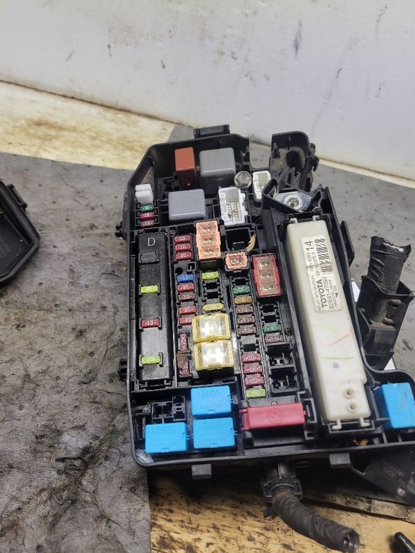 Fuse Junction Box Engine From 11/10 Fits 11 PRIUS 1678966