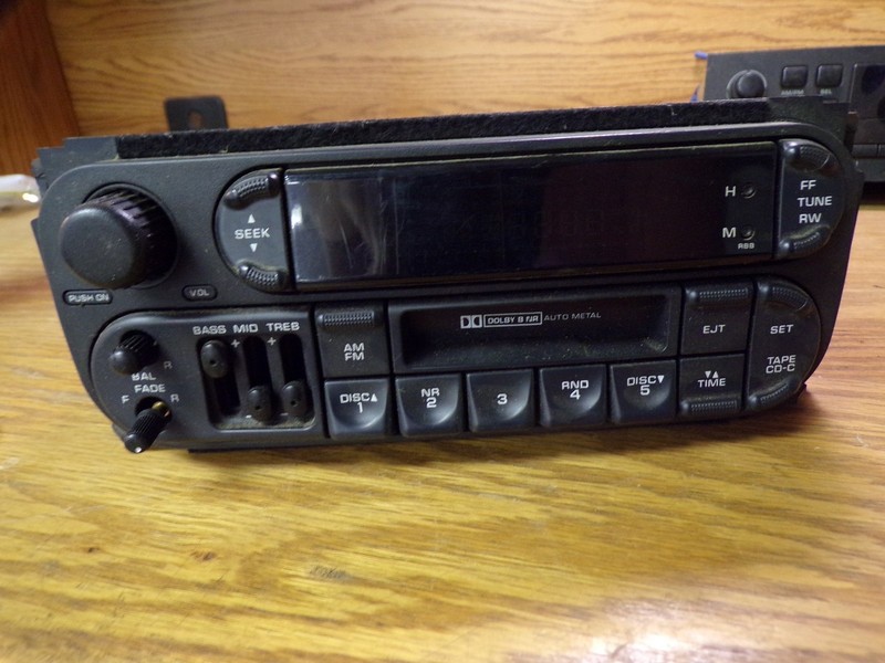Diamer Chrysler Radio P560385185 *FREE SHIPPING*