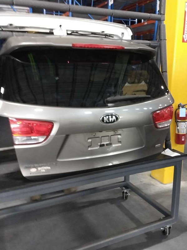 Used Deck Lid fits: 2016 Kia Sorento manual lift w/o rear view camera Grade A