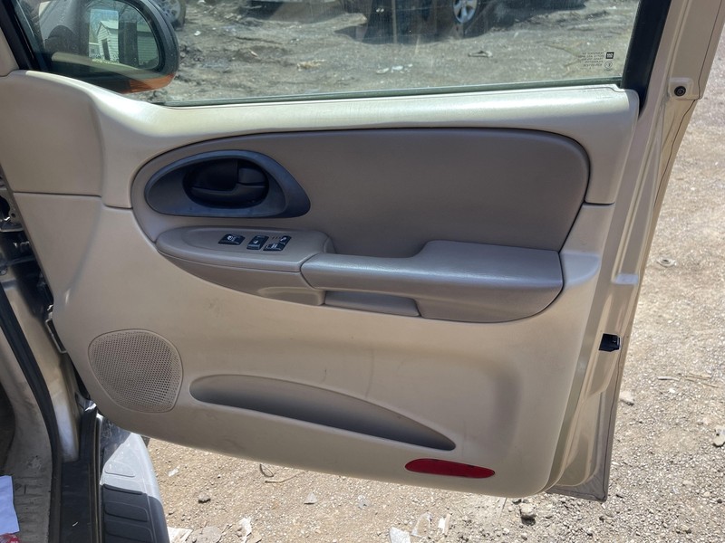 2004 Chevrolet Trailblazer Front Passenger Door Panel Assembly Cashmere Oem