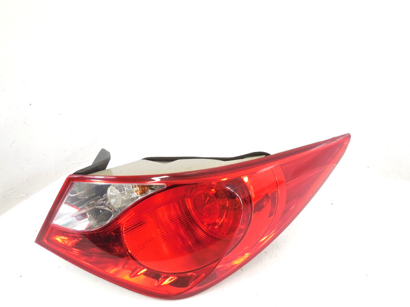 2011-2014 Hyundai Sonata Quarter Panel Tail Light Right VIN B or C 8th OEM