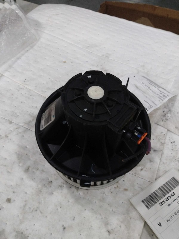 Used HVAC Blower Motor fits: 2003 Chevrolet Avalanche 1500 classic style creased