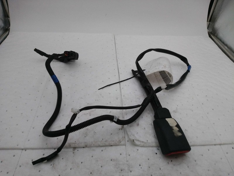 2010 Toyota Matrix OEM Grey Seat Belt 4DR Used 161K Miles NJ25-24512-620975