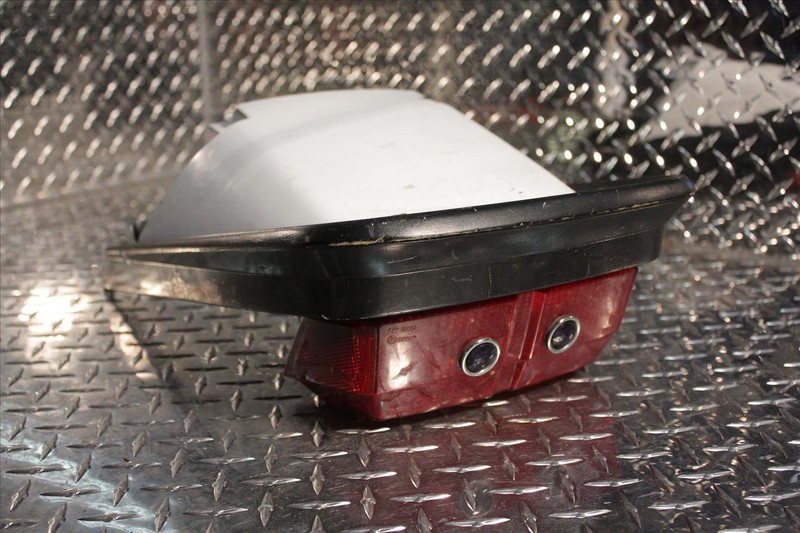 84 YAMAHA FJ 1 REAR TAIL FAIRING PANEL COVER SHROUD BRAKE LIGHT LAMP 1100