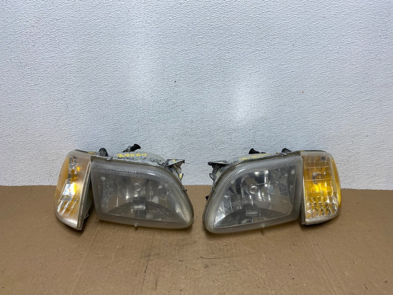 2002-2005 Mercury Mountaineer Left+Right Side Turn Signal Headlights AC5645 DG